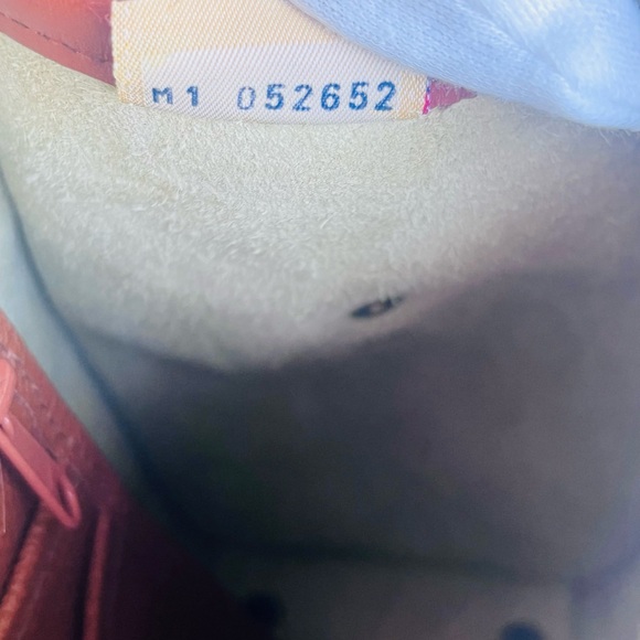 VINTAGE DOONEY AND BOURKE BEIGE/CREAM ESSEX AWL SHOULDER CROSSBODY BAG TAN TRIM - Picture 13 of 16